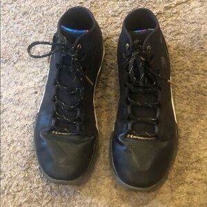 Under Armour shoes 10.5 (1751)
